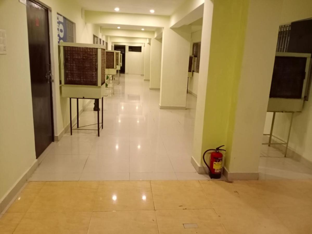 S S Hotel And Restaurant By Wb Economy Jaunpur Εξωτερικό φωτογραφία